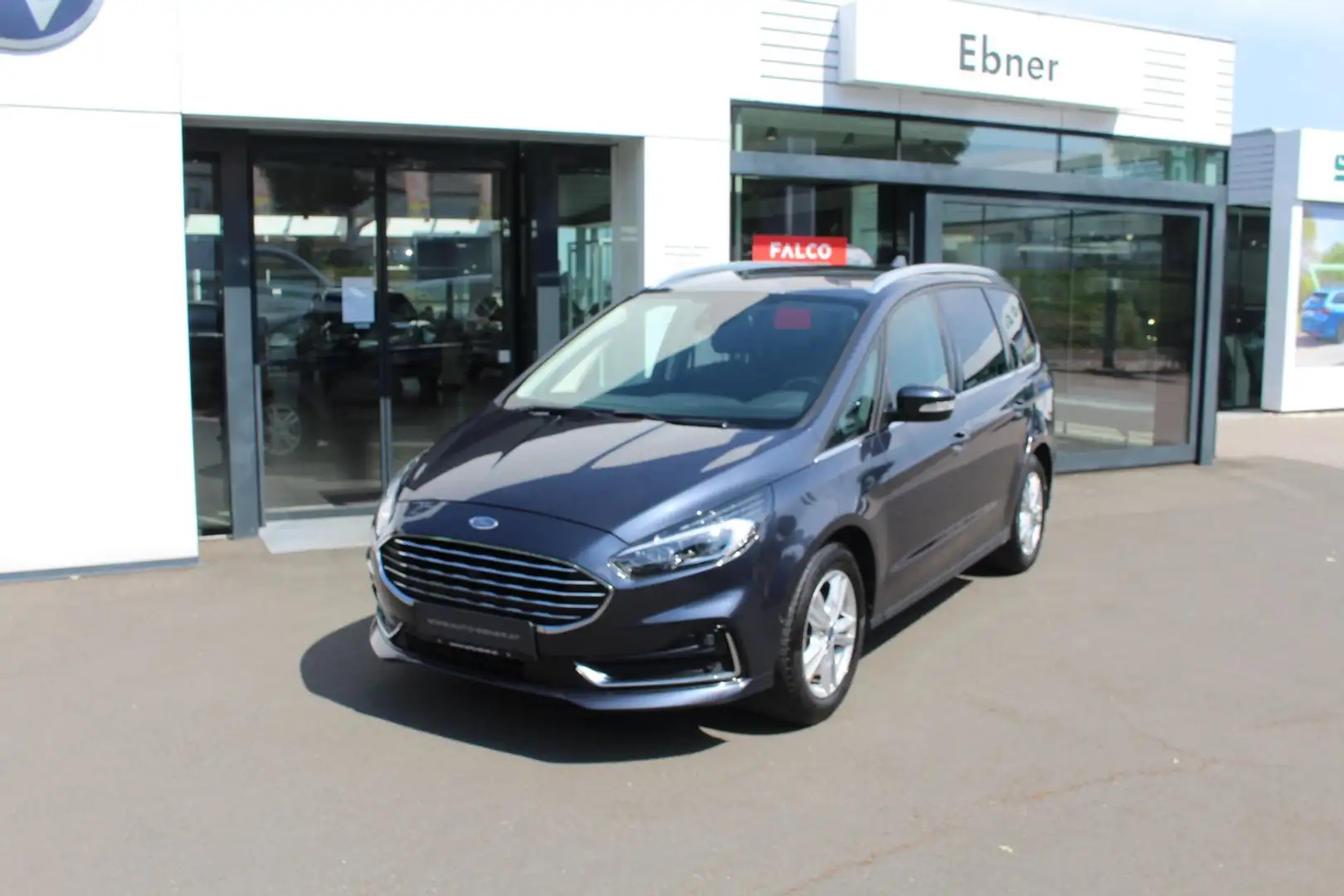 Ford Galaxy Hybrid Titanium Blau - 1