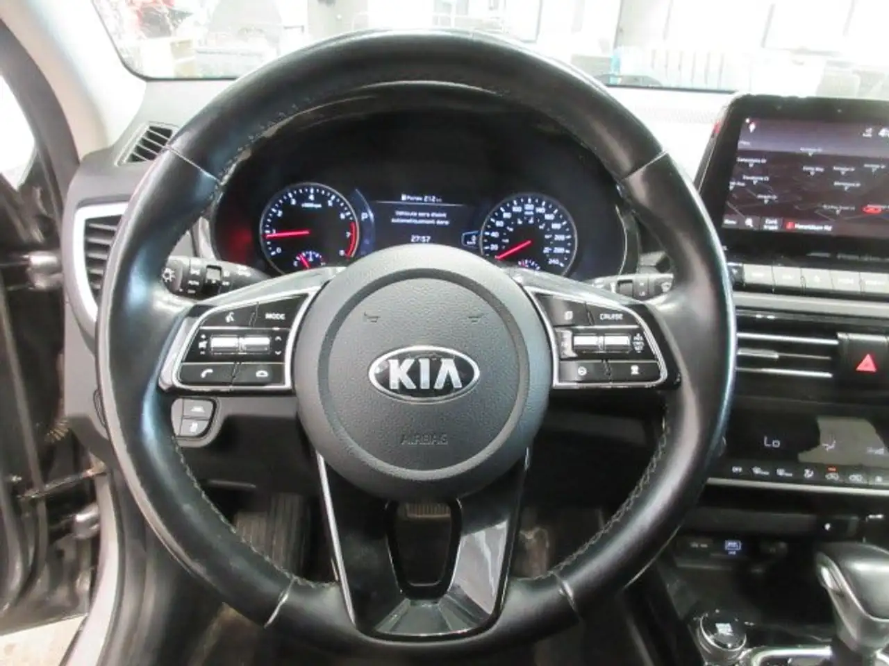 Kia Seltos снимка Kia Seltos