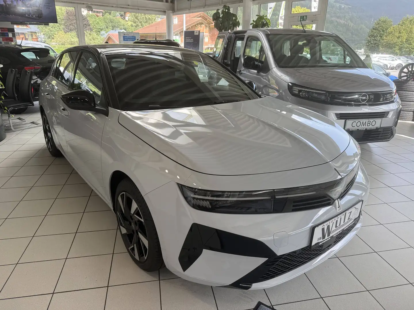 Opel Astra 1,2 Turbo MHEV GS Aut. GS Weiß - 2