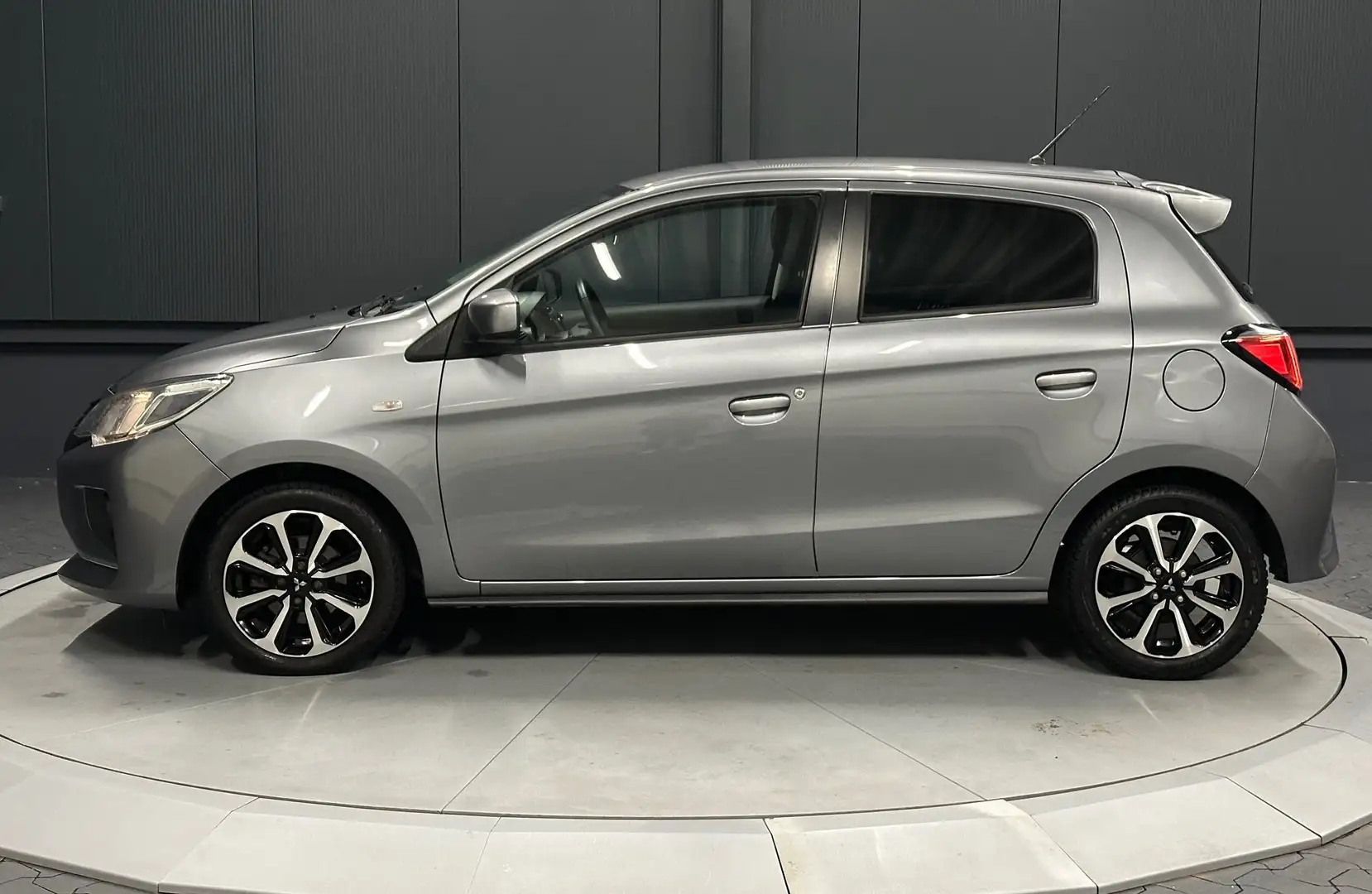 Mitsubishi Space Star 1.2 Automatik *CarPlay*NAVI*Allwetter*1.HAND* Grau - 2