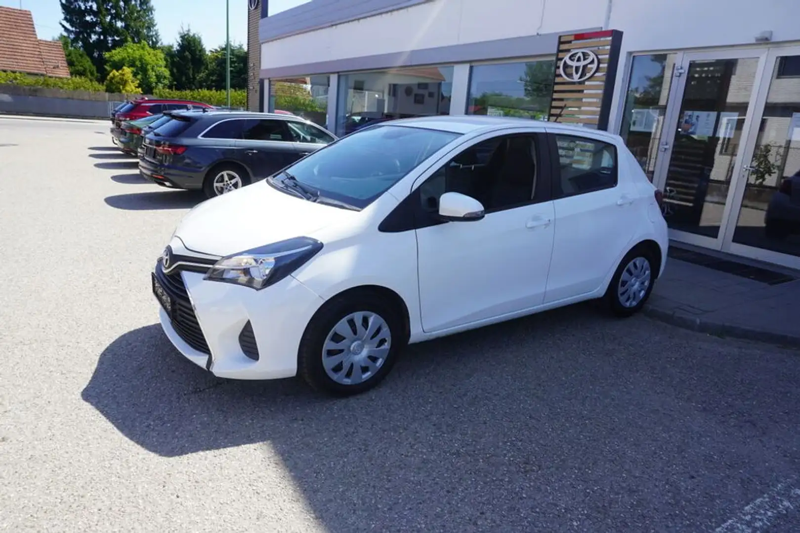 Toyota Yaris 1,3 dVVT-i Active Weiß - 2