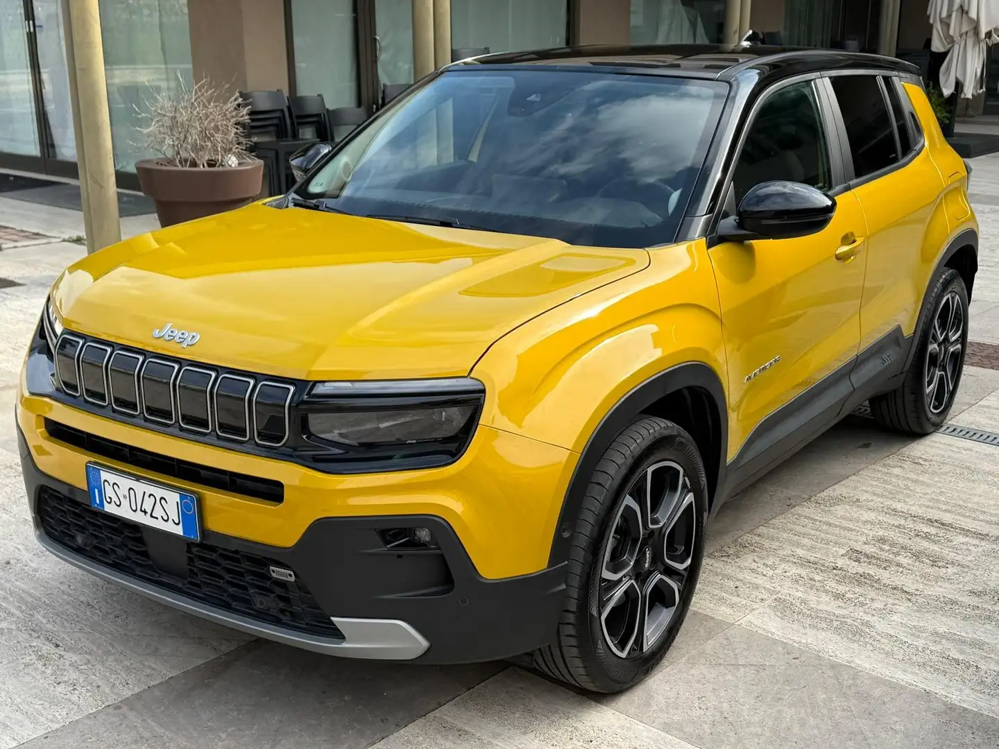 Jeep Avenger Avenger 1.2 turbo Summit fwd 100cv Pari al nuovo Giallo - 1