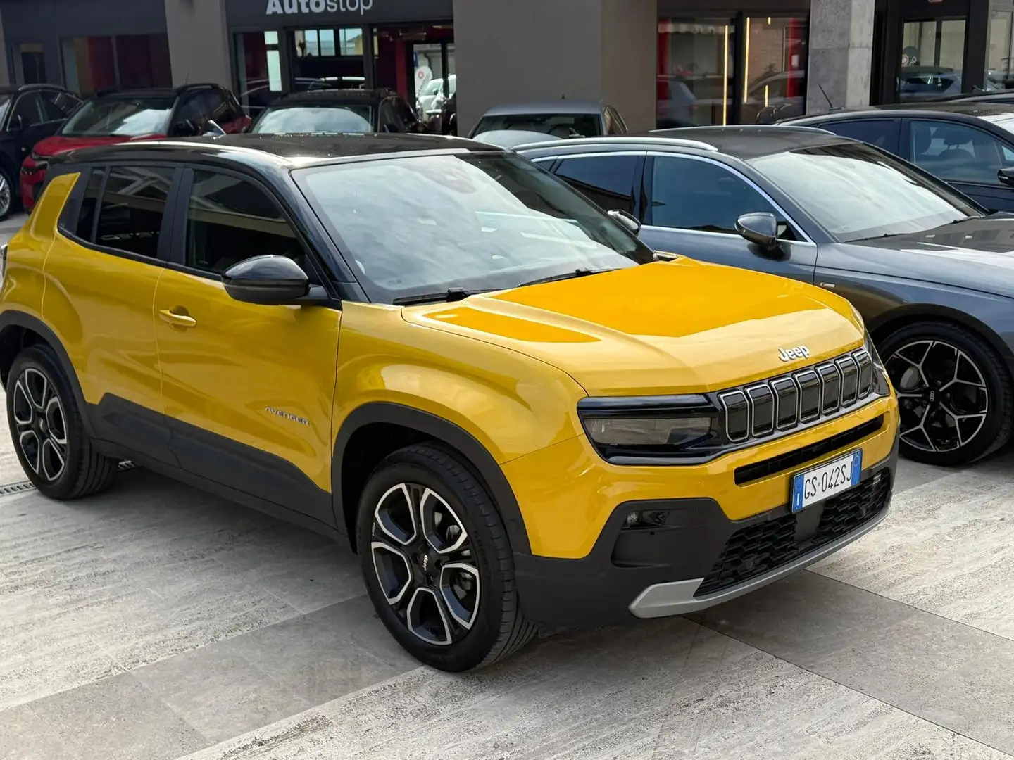 Jeep Avenger Avenger 1.2 turbo Summit fwd 100cv Pari al nuovo Giallo - 2
