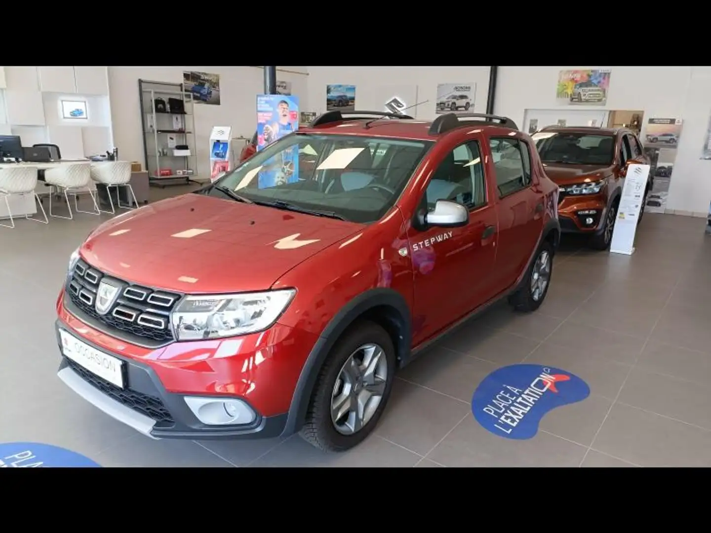 Dacia Sandero 0.9 TCe 90ch Stepway - 20 Rouge - 1