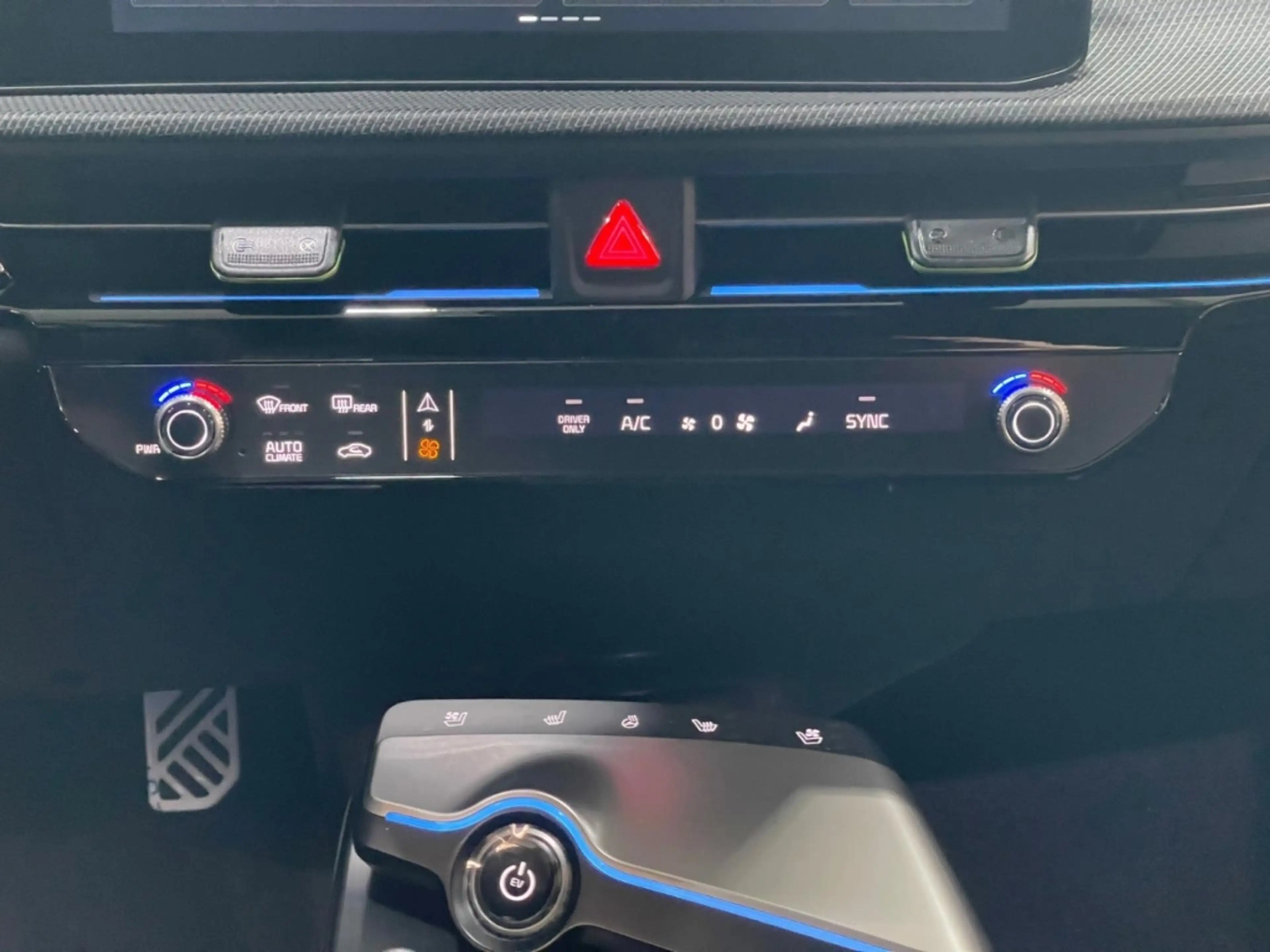 Kia EV6 GT 84 kWh 609 PS Panoramadach Allrad El. Heckklapp — photo 12