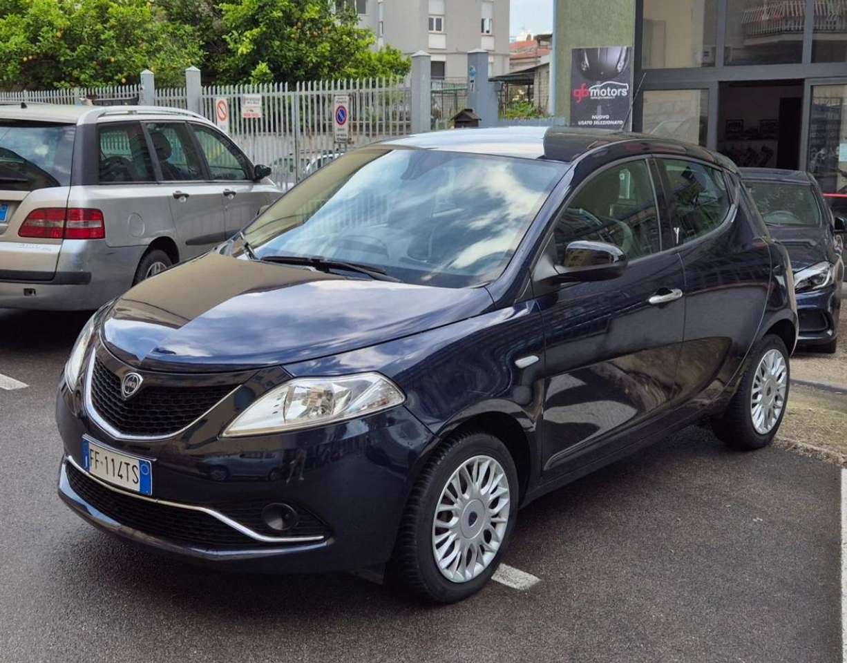 Lancia Ypsilon 1.2 69 CV 5 porte Gold