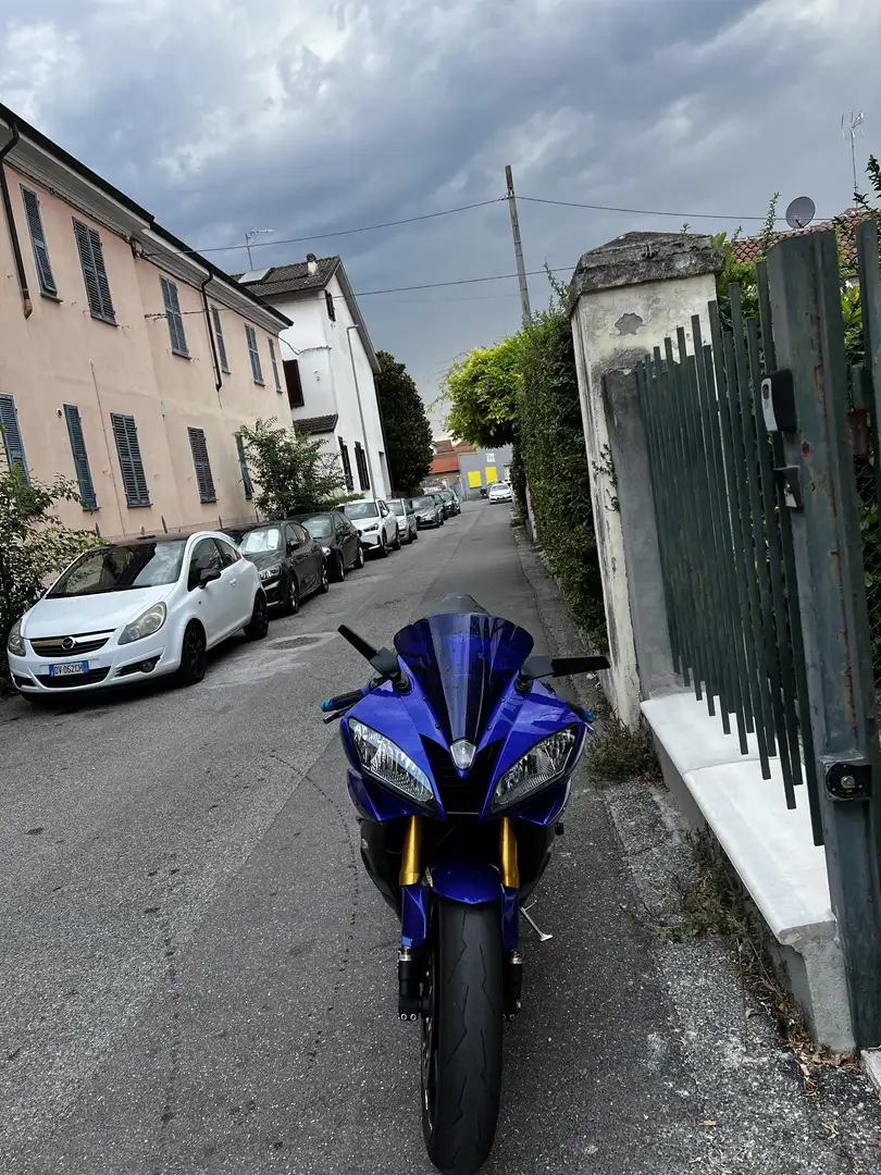 Yamaha YZF 600 R6 - 1