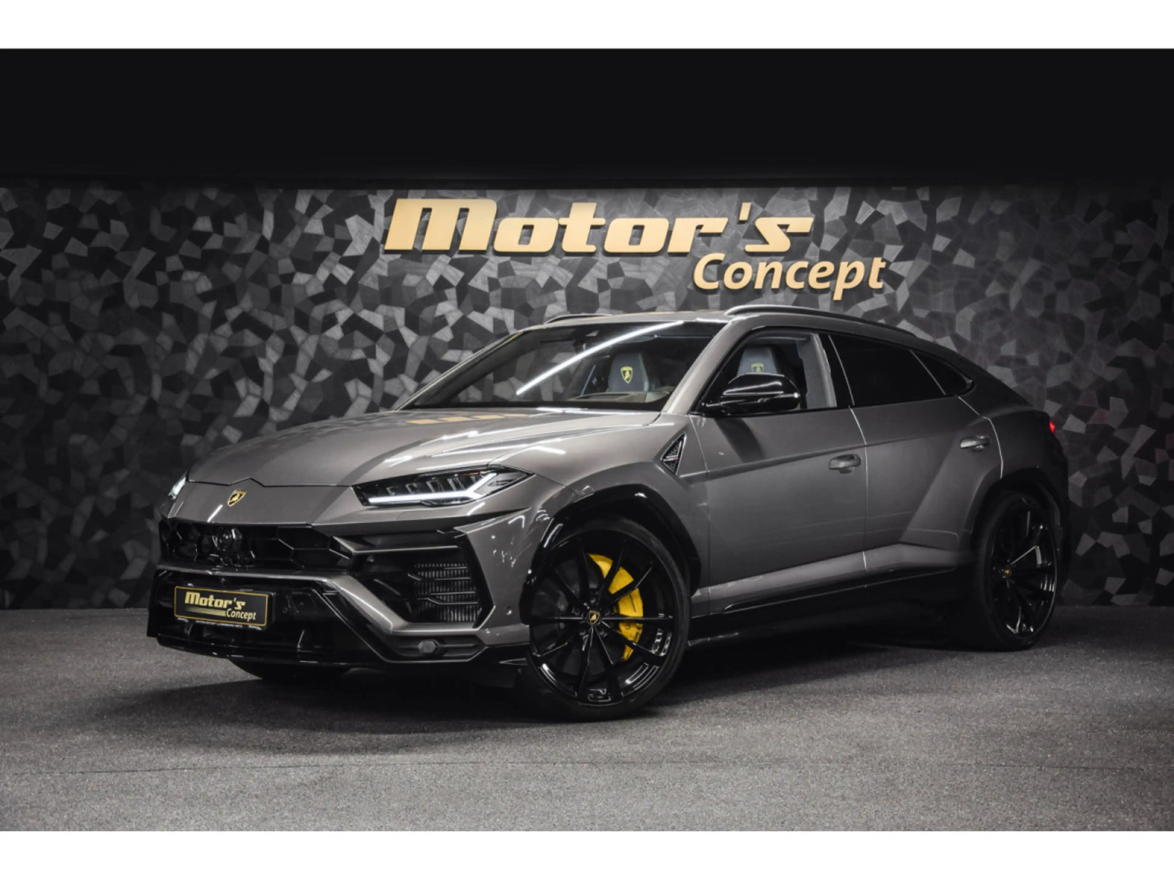 Lamborghini Urus V8 AKRAPOVIC - GRIGIO KERES