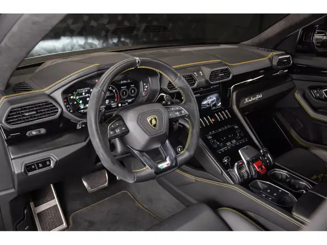 Lamborghini Urus view 11