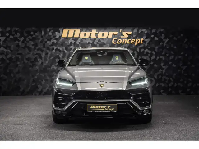 Lamborghini Urus view 4
