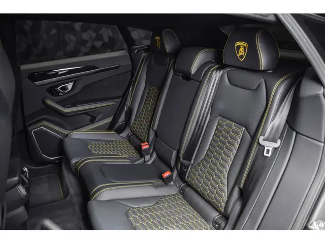 Lamborghini Urus view 12