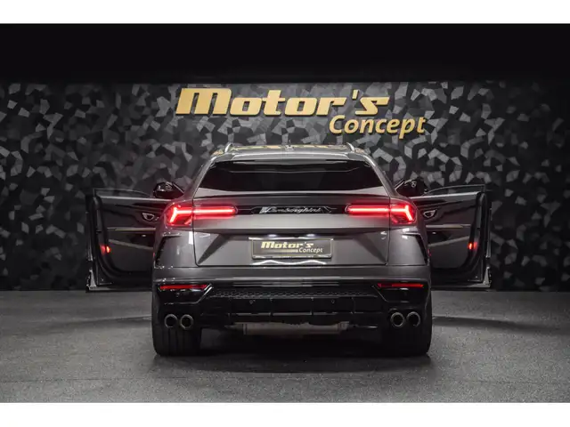 Lamborghini Urus view 5