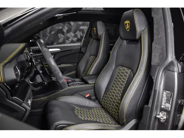 Lamborghini Urus view 9