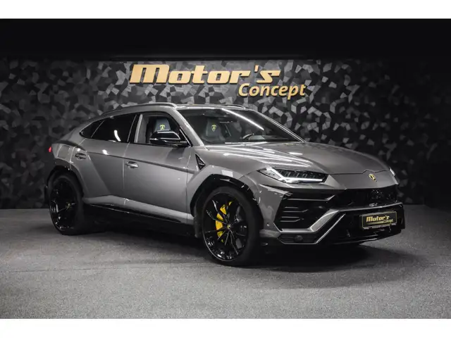 Lamborghini Urus view 6