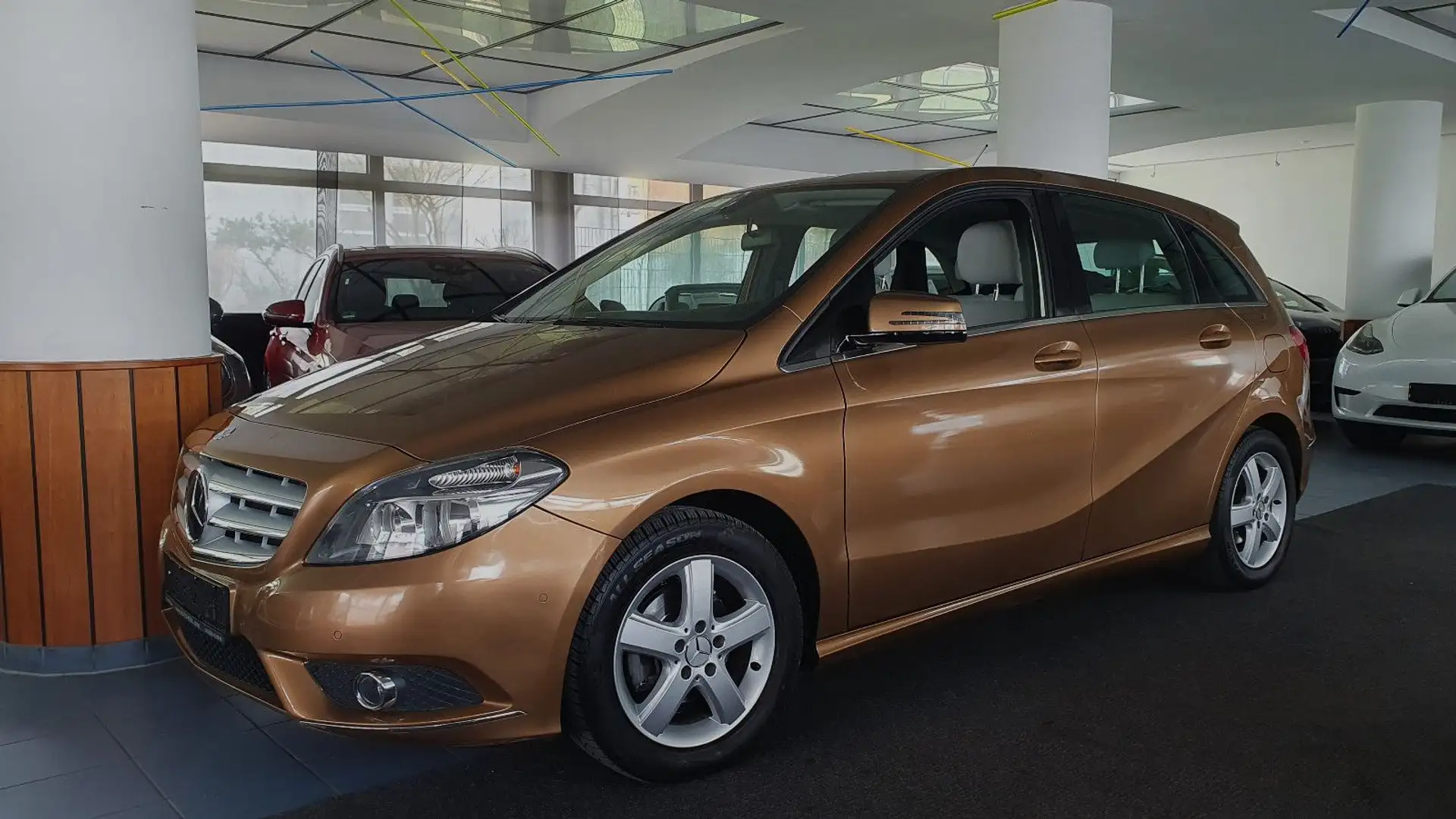 Mercedes-Benz B 180 /Alu/Klima/Parkassistent/SHZ/Temp/74 tkm Bruin - 1