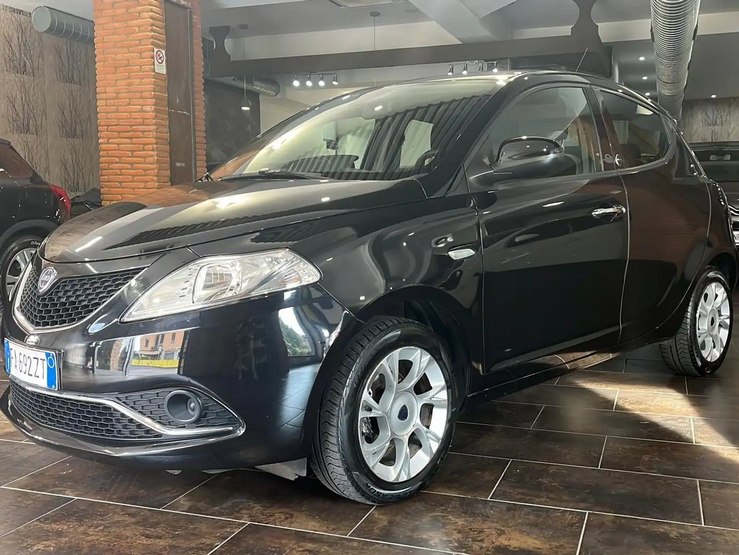 Lancia Ypsilon Ypsilon 1.2 Gold ecochic Gpl 69cv Nero - 1