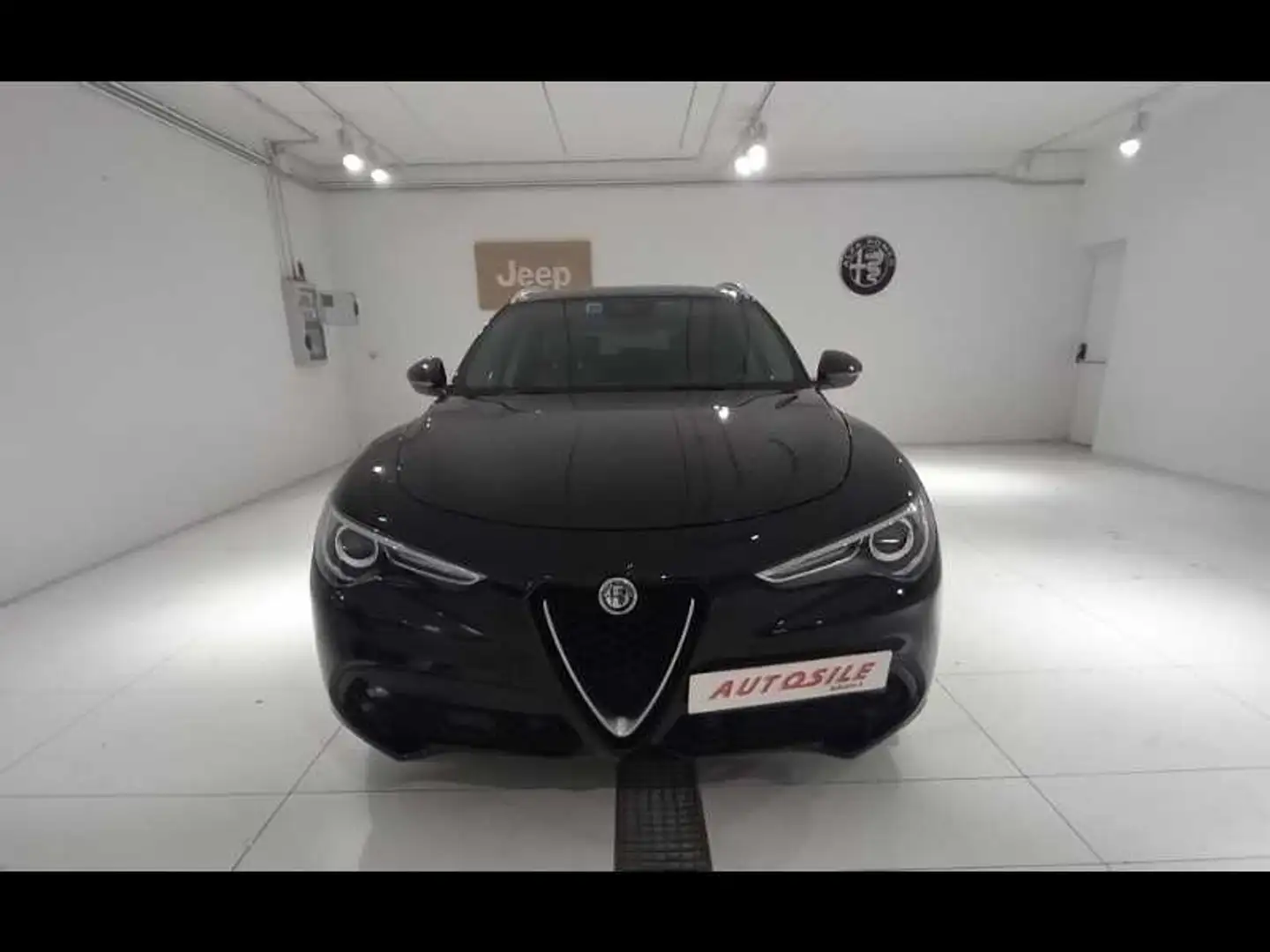 Alfa Romeo Stelvio 2.2 Turbo Ti Schwarz - 2