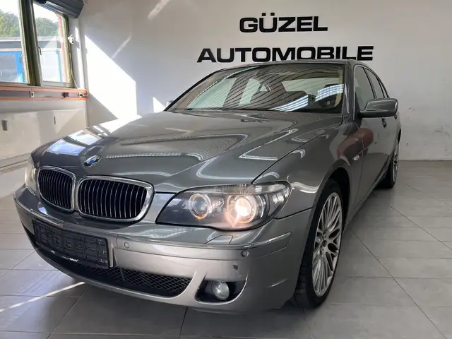 BMW 750 i/NAVI/LEDER/XENON
