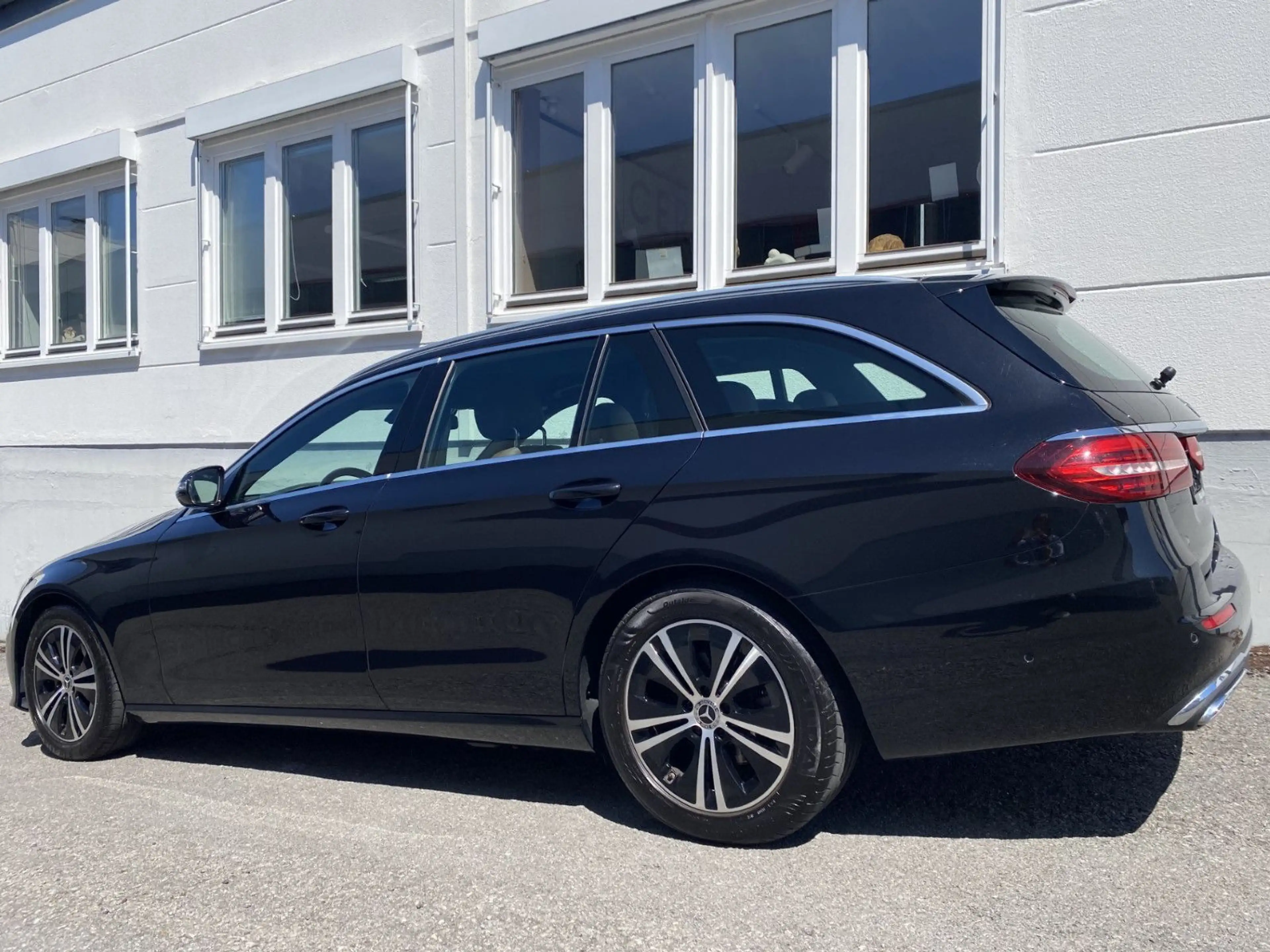 Mercedes-Benz E 220 d T Avantgarde*Kamera-LED-Ambition* — photo 6