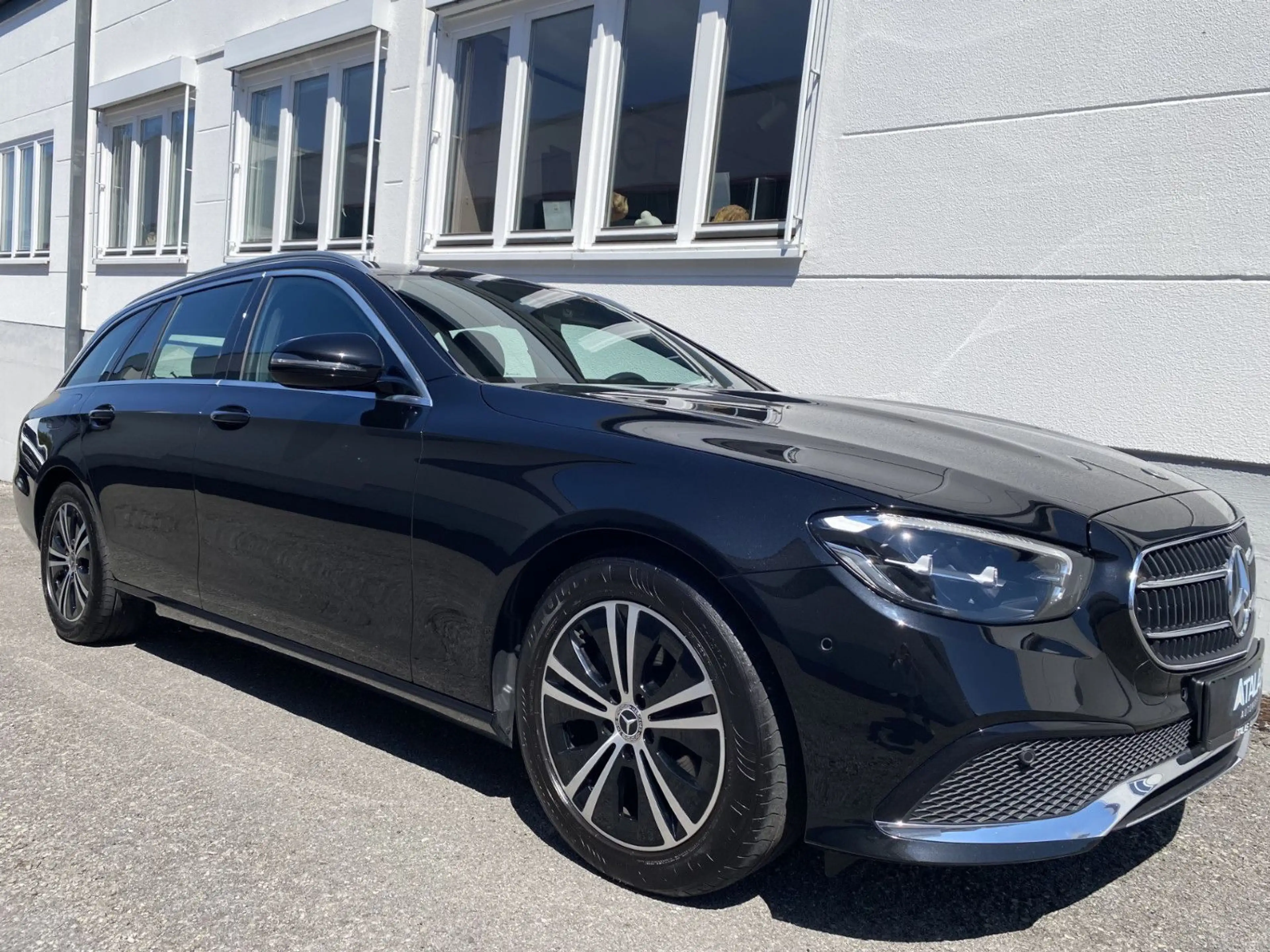 Mercedes-Benz E 220 d T Avantgarde*Kamera-LED-Ambition* — photo 2