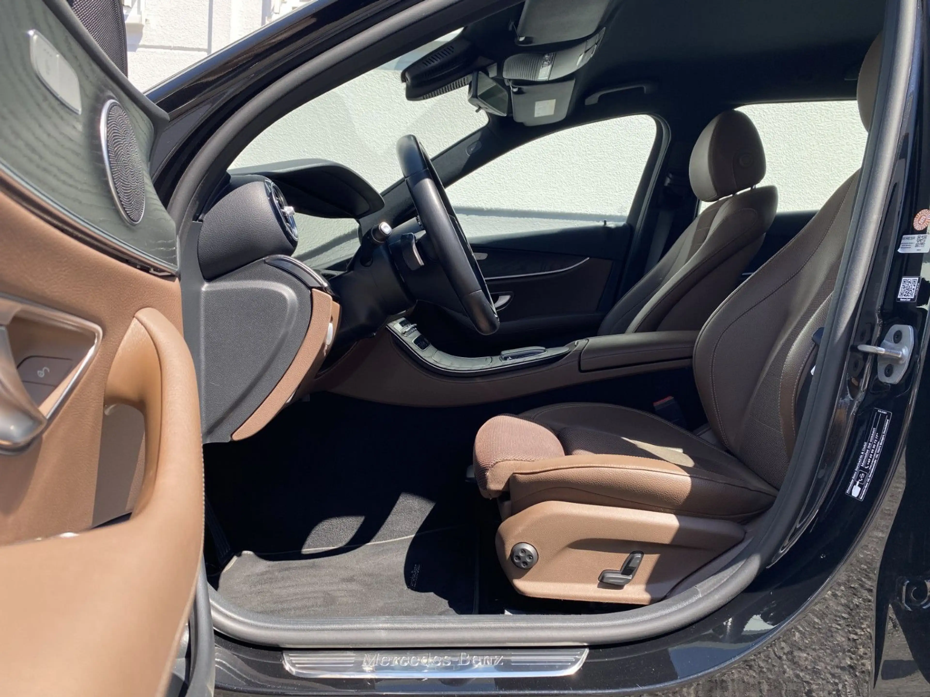 Mercedes-Benz E 220 d T Avantgarde*Kamera-LED-Ambition* — photo 9