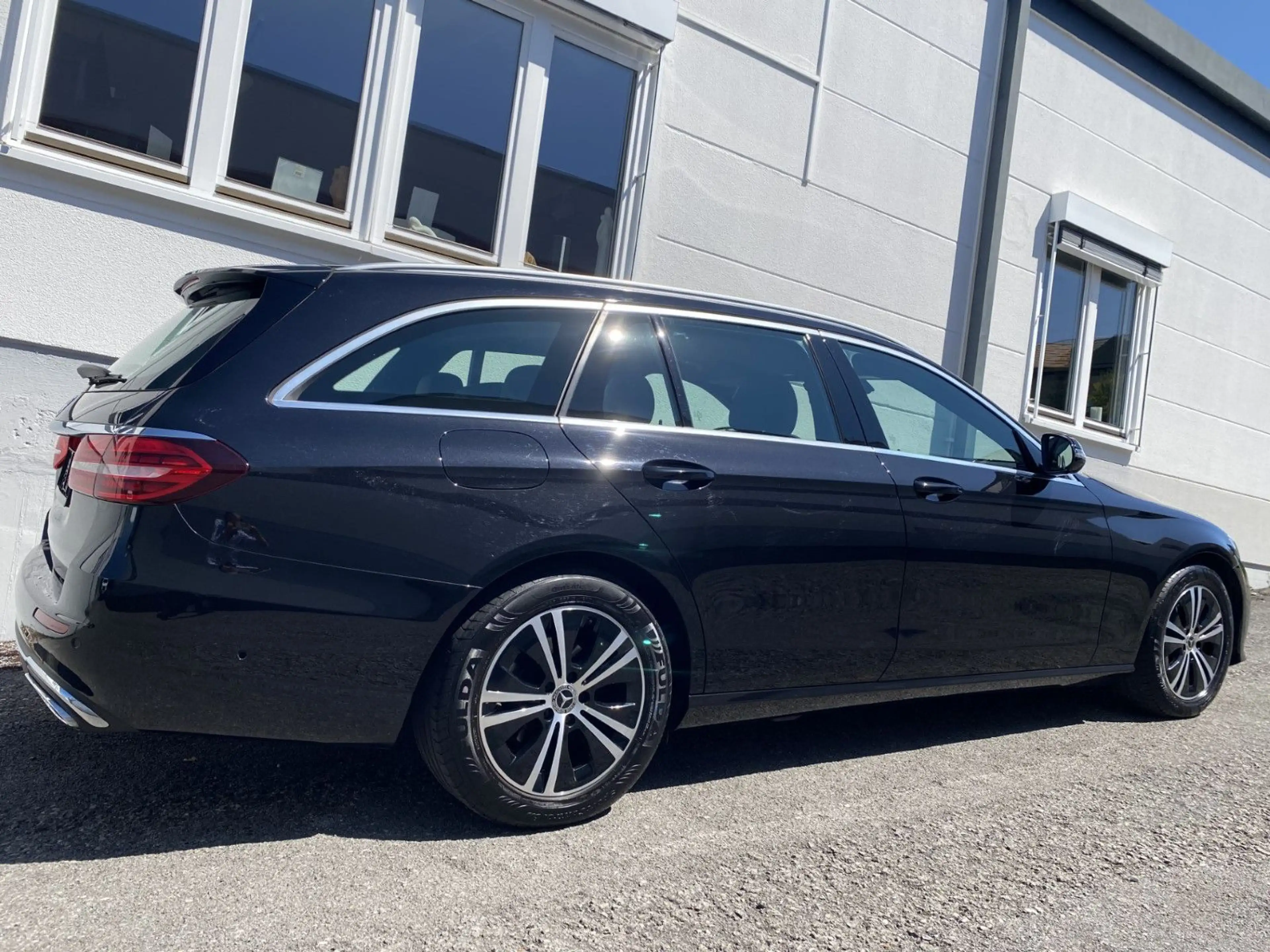 Mercedes-Benz E 220 d T Avantgarde*Kamera-LED-Ambition* — photo 7