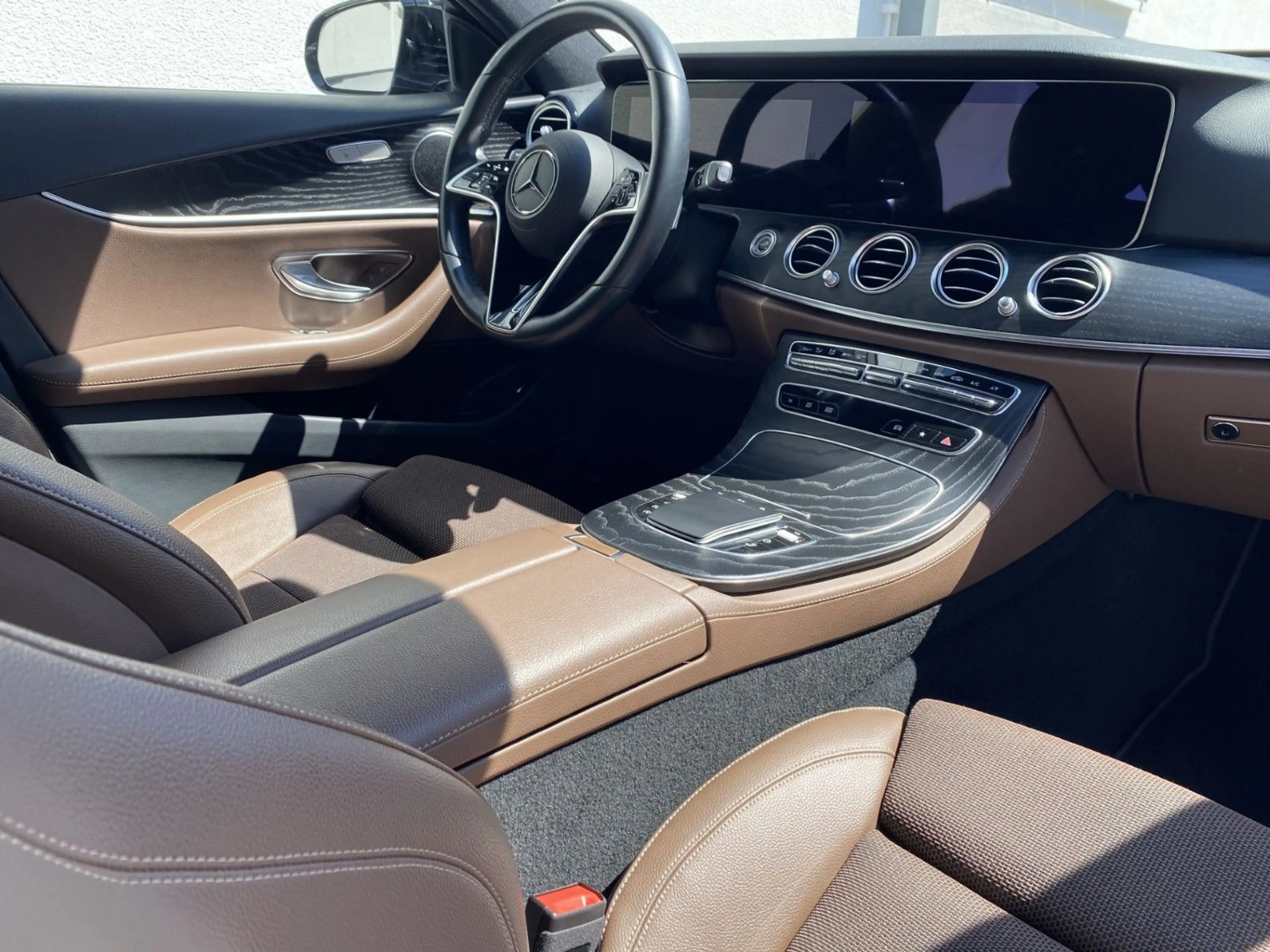 Mercedes-Benz E 220 d T Avantgarde*Kamera-LED-Ambition* — photo 12