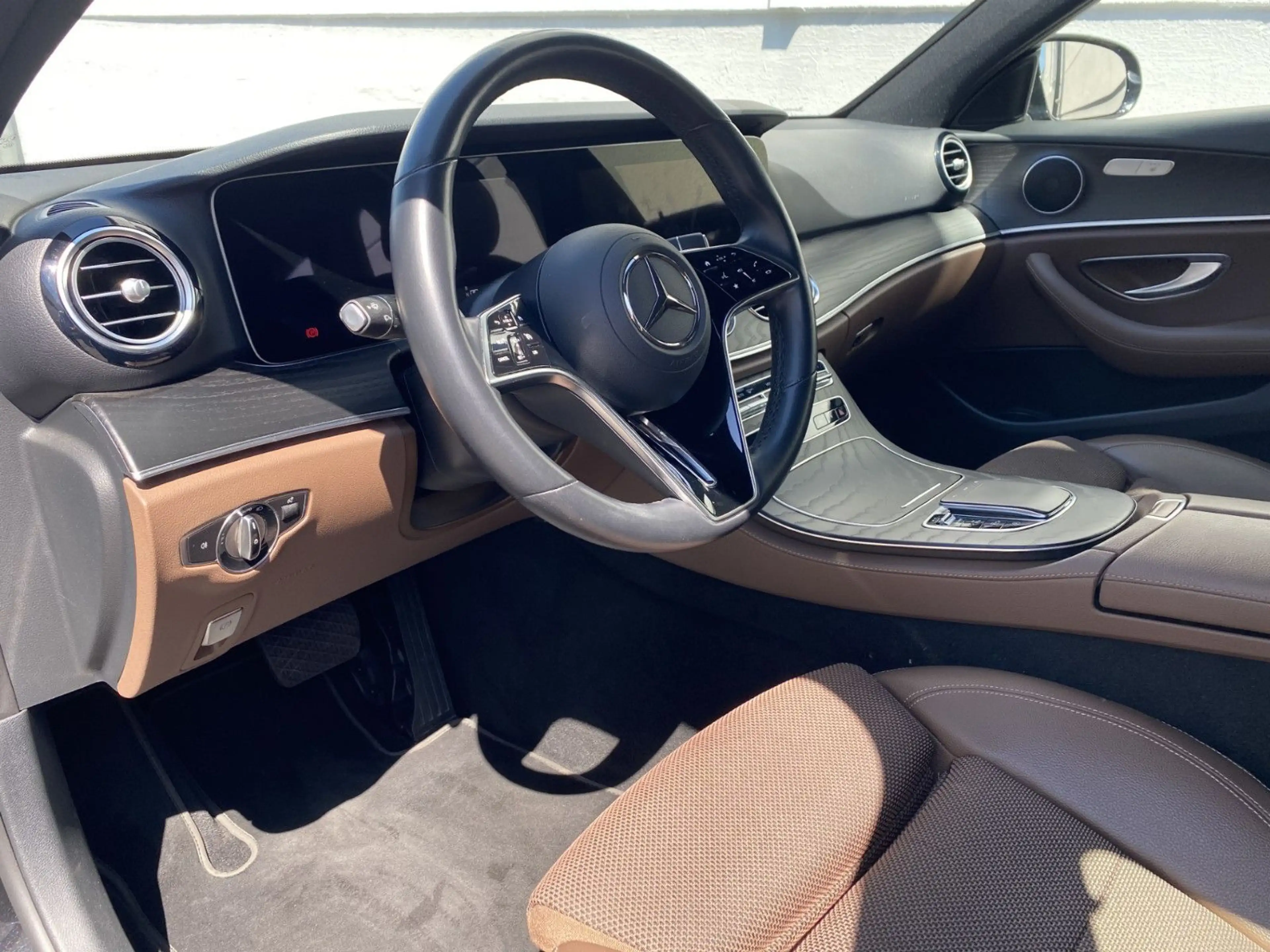 Mercedes-Benz E 220 d T Avantgarde*Kamera-LED-Ambition* — photo 10