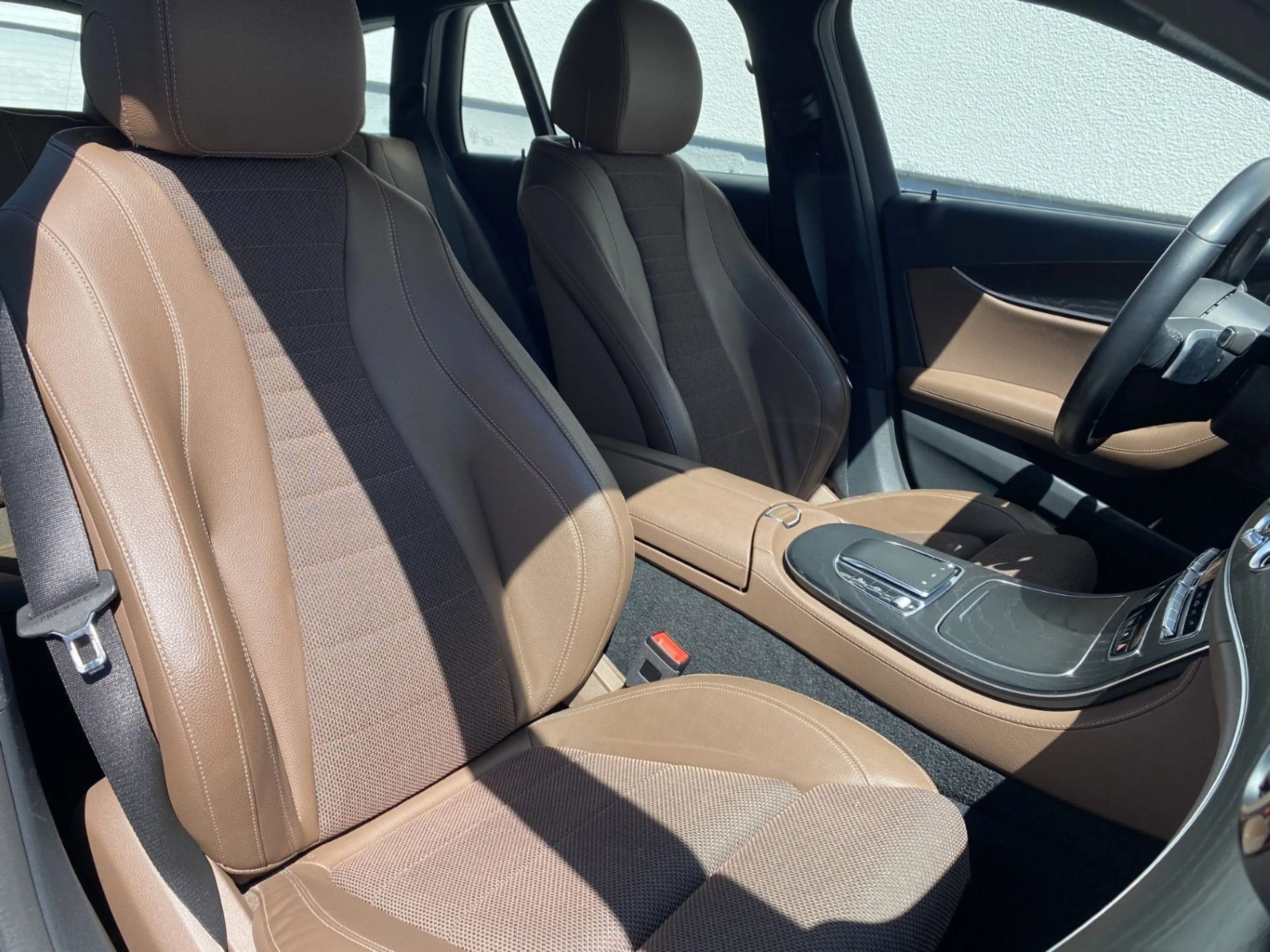 Mercedes-Benz E 220 d T Avantgarde*Kamera-LED-Ambition* — photo 14