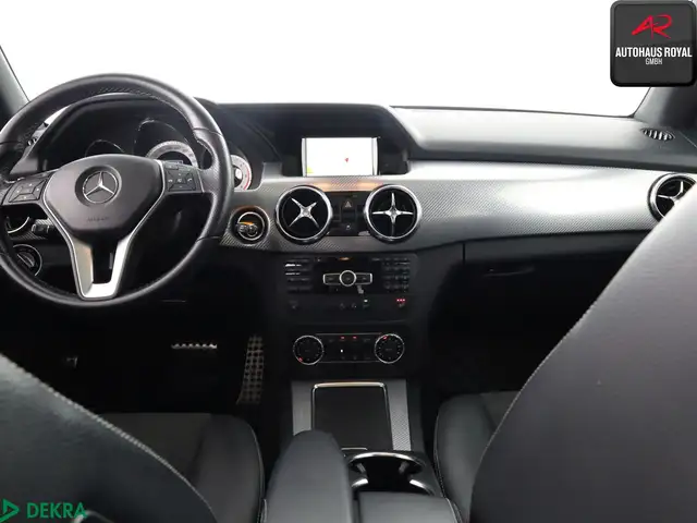 Mercedes-Benz GLK view 9