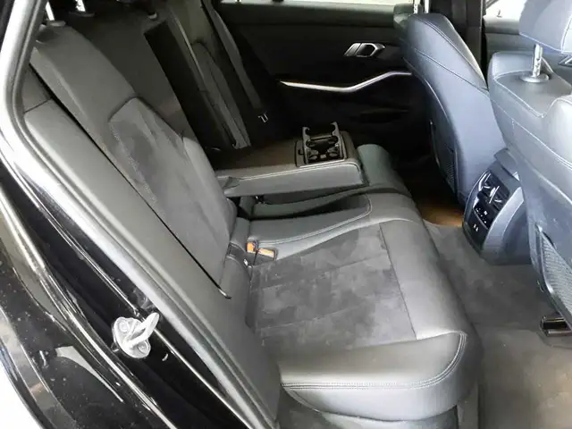BMW 3 Series view 14
