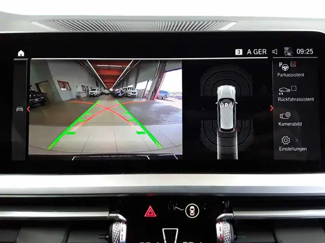 BMW 3 Series view 20