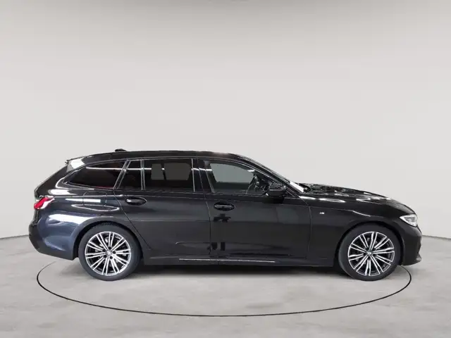 BMW 3 Series view 3