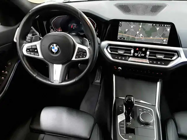 BMW 3 Series view 10
