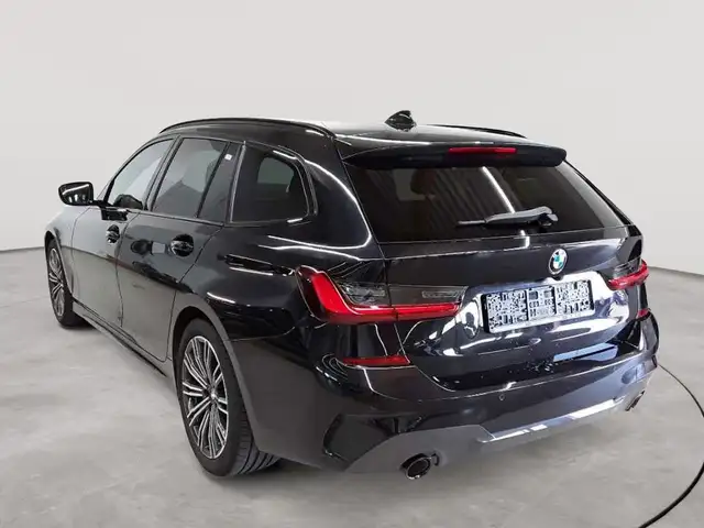 BMW 3 Series view 5