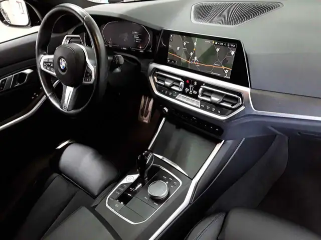 BMW 3 Series view 9