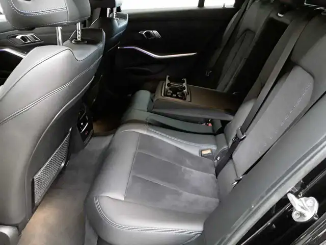 BMW 3 Series view 13