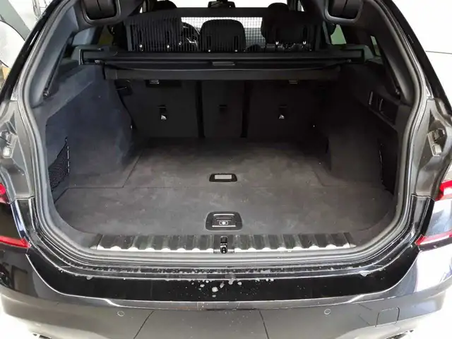 BMW 3 Series view 15