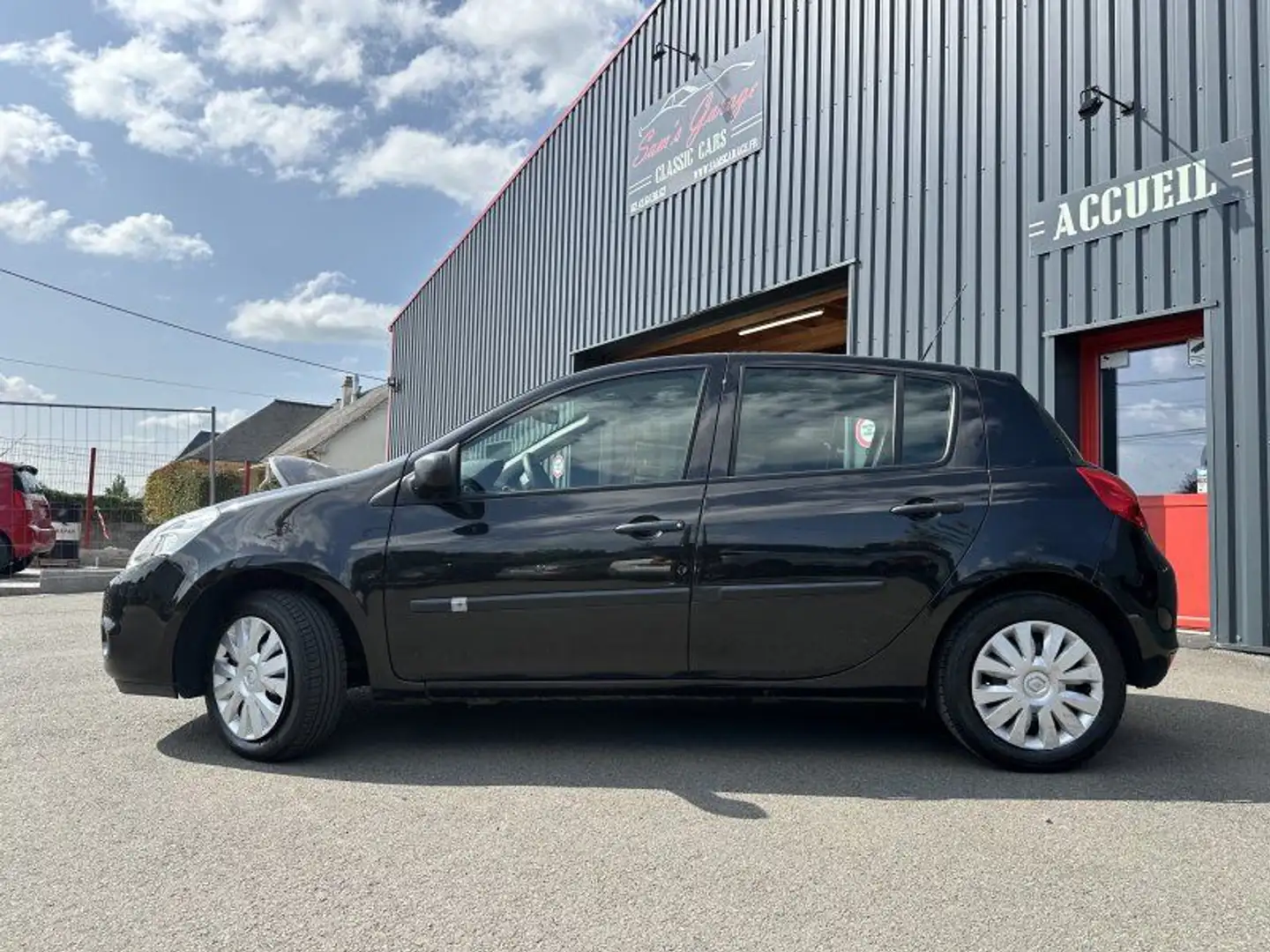 Renault Clio Authentique 2011 - 2