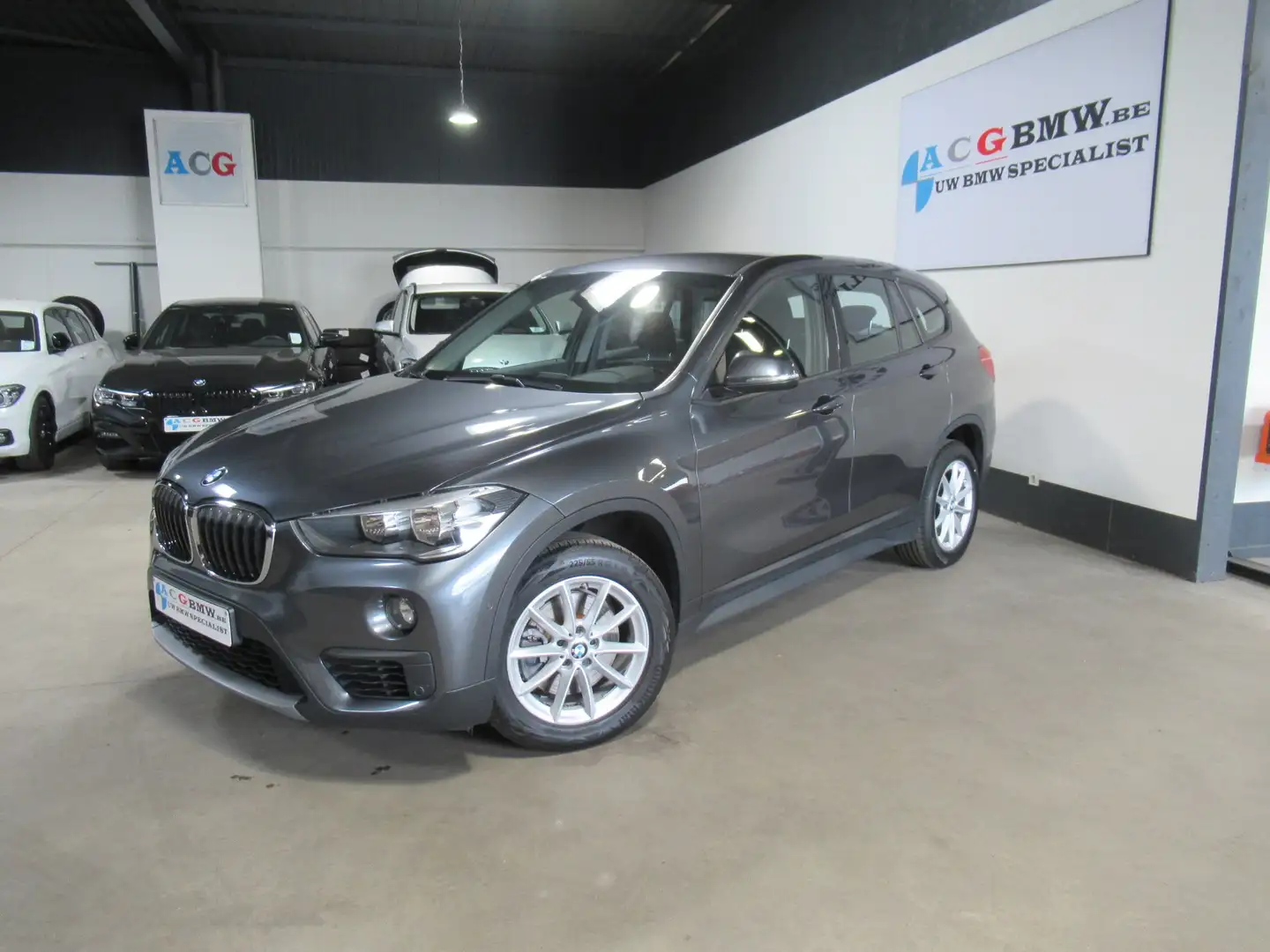 BMW X1 20i Aut Elektr Stoelen trekhaak Park Assist  Activ Grijs - 2