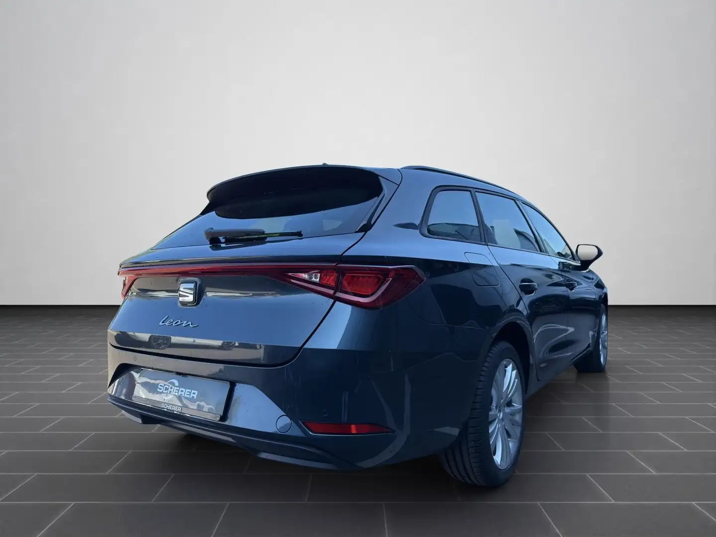 SEAT Leon Sportstourer Style Edition 1.5 eTSI 110 kW Grau - 2