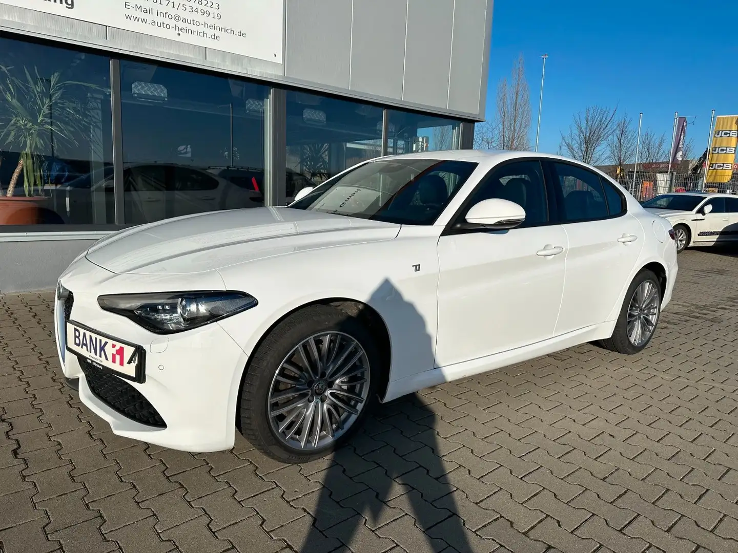 Alfa Romeo Giulia Ti Q4 2,2 Diesel Autom. AHK/Leder/Navi Weiß - 1