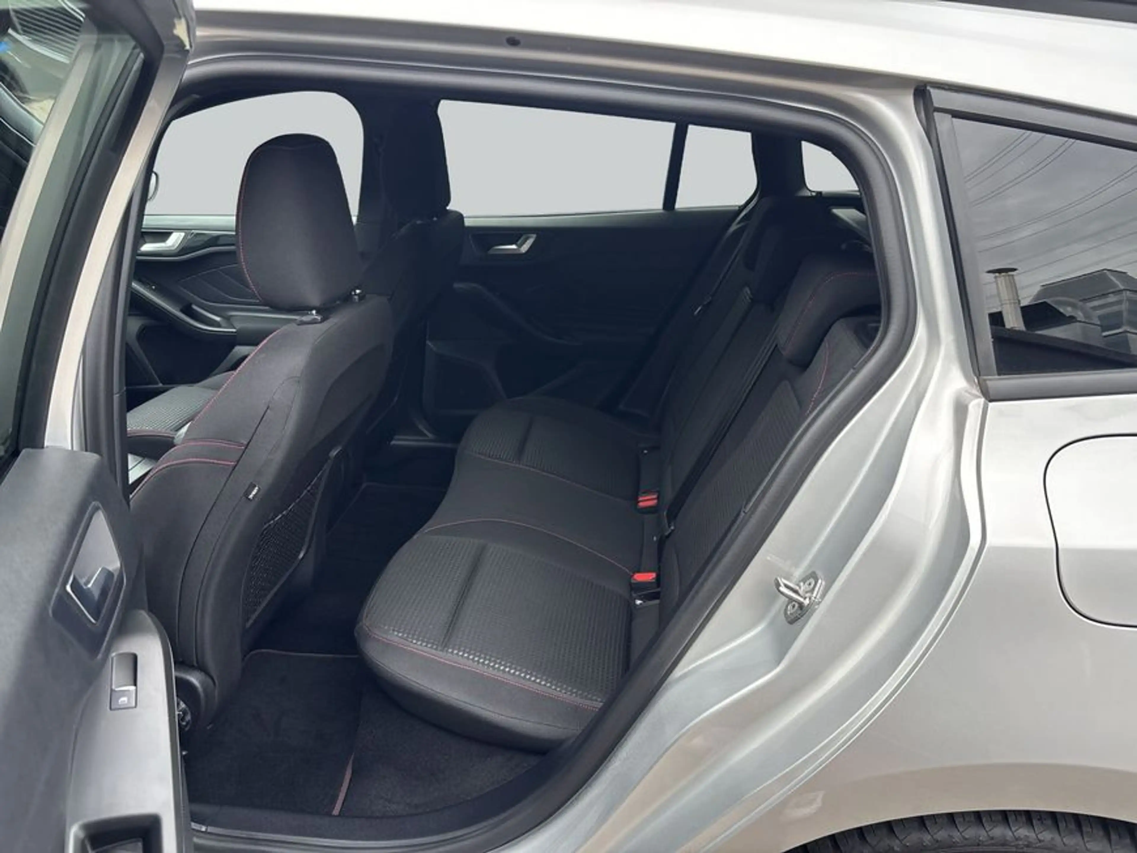 Ford Focus Turnier 1.5 EcoBlue Start-Stopp-System Aut. — photo 9