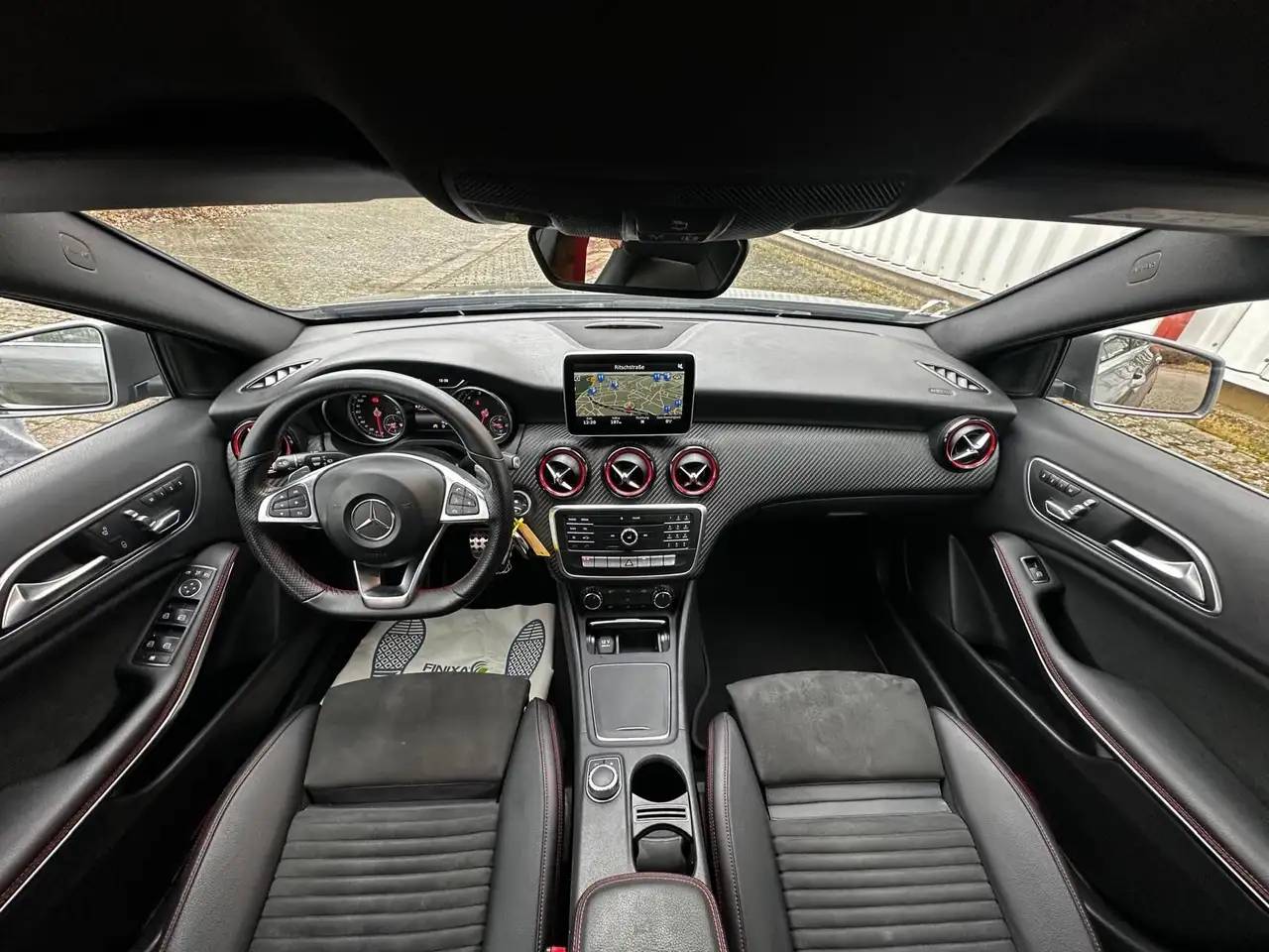 Mercedes-Benz A 250 Citadine 5 portes — photo 8 sur 18