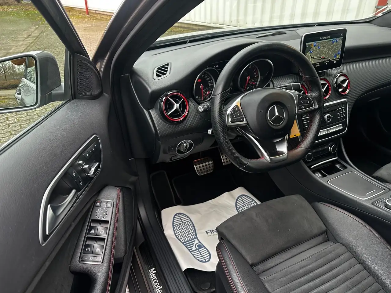 Mercedes-Benz A 250 Citadine 5 portes — photo 12 sur 18