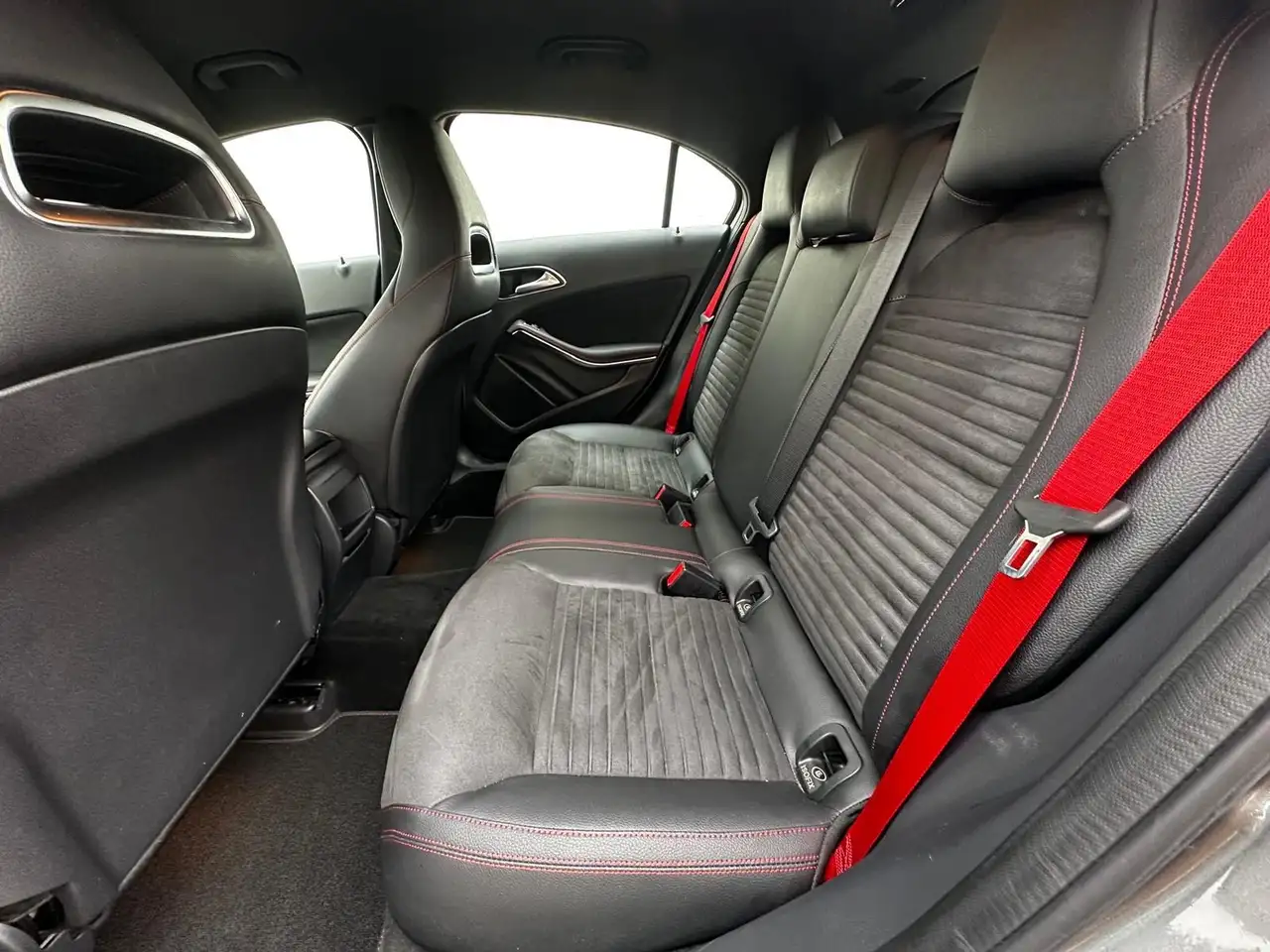 Mercedes-Benz A 250 Citadine 5 portes — photo 9 sur 18