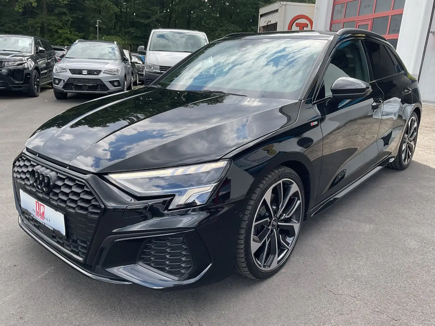 Audi A3 Sportback 35 TFSI S line B&O Alcantara Kamera crna - 1