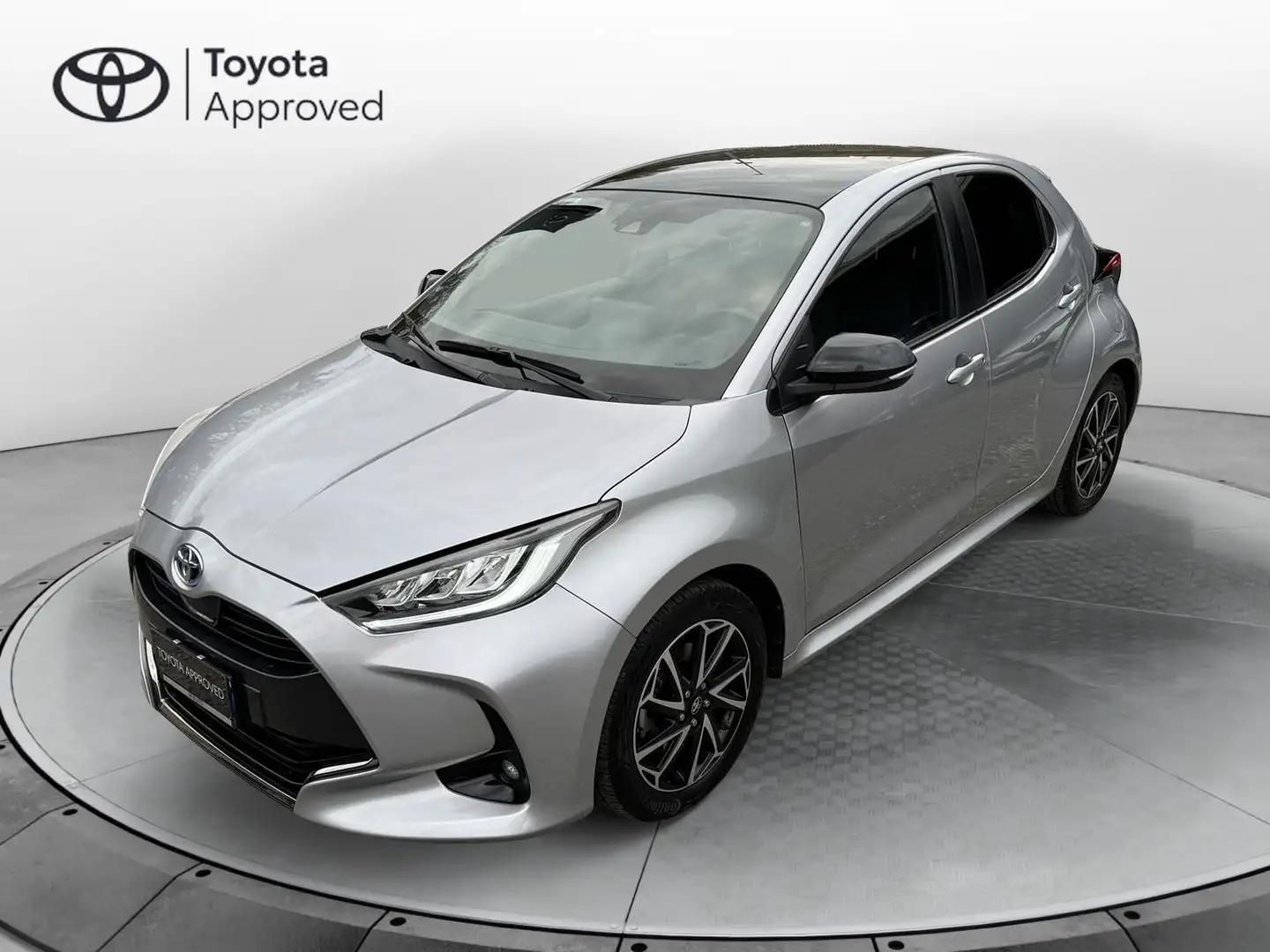 Toyota Yaris Yaris 1.5 Hybrid 5 porte Lounge Argento - 1