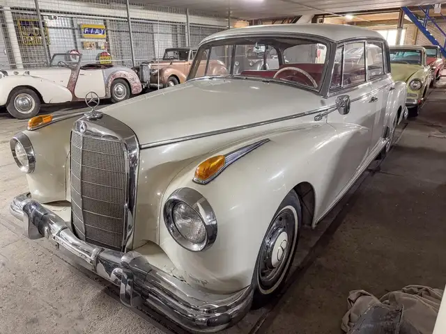 Mercedes-Benz 300 Dora
