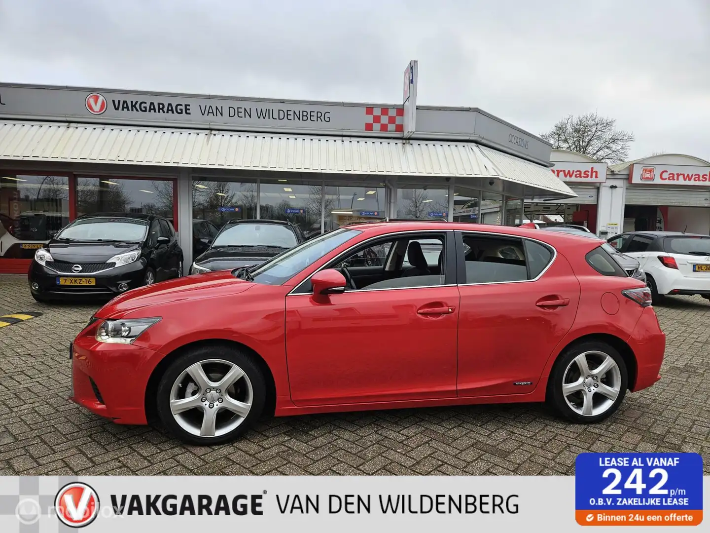 Lexus CT 200h HYBRID Red - 1